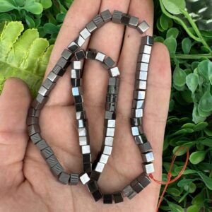 Küp Füme Hematit Taşı 4x4 MM