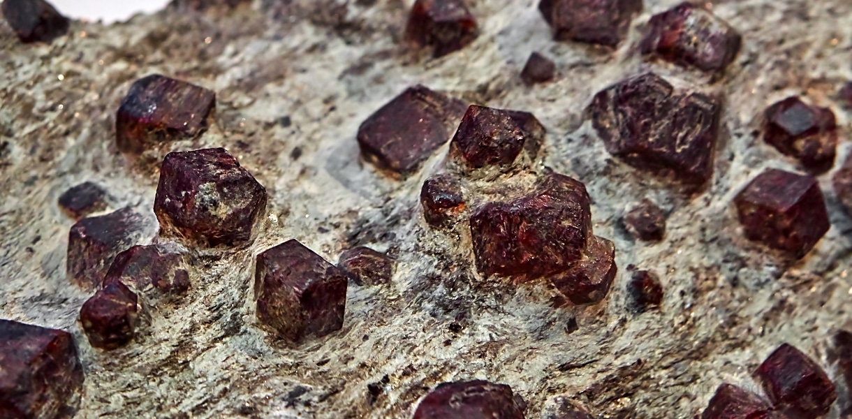 Granat Lal Tasi Nedir Ozellikleri Anlami Faydalari Ve Kullanimi