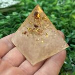 Orgonit Piramit Cakra Tasli Bakir Agac Ve Kuvars Zemin 2 Orgonit Piramit Cakra Tasli Bakir Agac Ve Kuvars Zemin 2