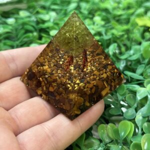 Orgonit Piramit Yesim Tasli Bakir Agac Ve Kaplan Gozu Zemin 2